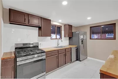 6377 Ledgebrook Drive, Brookpark, OH 44142 - Photo 9