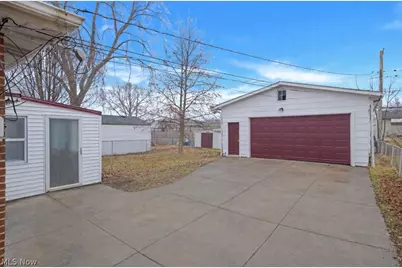 6377 Ledgebrook Drive, Brookpark, OH 44142 - Photo 27