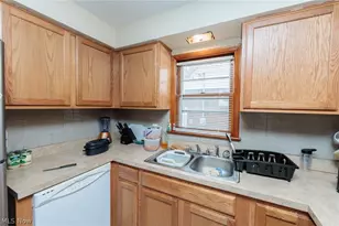 325 E 244th St, Euclid, OH 44123 - Photo 13