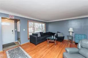 325 E 244th St, Euclid, OH 44123 - Photo 3