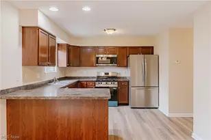 4595 Creekside Dr, Brimfield, OH 44240 - Photo 9