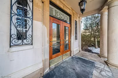 13800 Fairhill Road #306, Loveland, OH 44120 - Photo 3