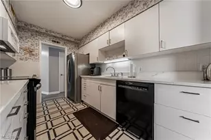 13800 Fairhill Rd, Loveland, OH 44120 - Photo 23