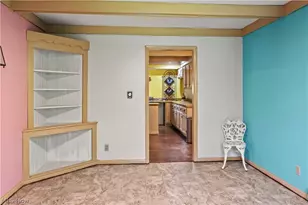 300 Eastlawn Cir, Zanesville, OH 43701 - Photo 9