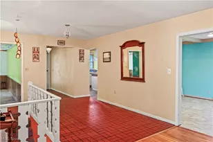 300 Eastlawn Cir, Zanesville, OH 43701 - Photo 13