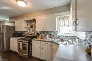 6276 Apple St, Louisville, OH 44641 - Photo 9