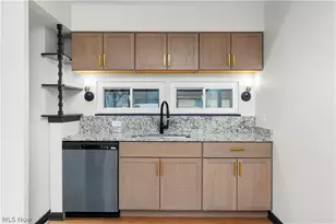 897 Livermore Ln, Elyria, OH 44035 - Photo 9