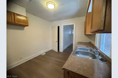 3242 Sycamore Road #Left Side, Cleveland Heights, OH 44118 - Photo 9