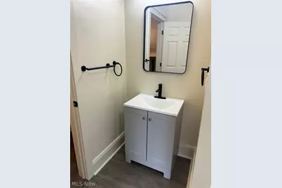 210 Perry Street #Front, Struthers, OH 44471 - Photo 11