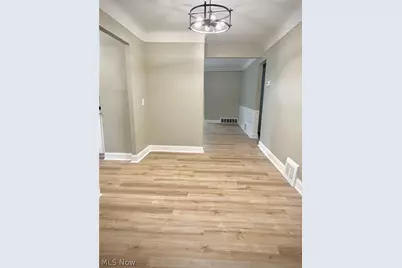 427 E 275 Street, Euclid, OH 44132 - Photo 9