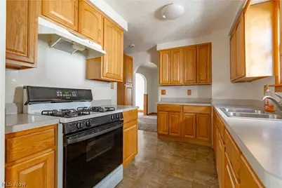 1154 Roslyn Avenue SW, Canton, OH 44710 - Photo 7