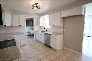 6751 Oakwood Rd, Parma Heights, OH 44130 - Photo 7