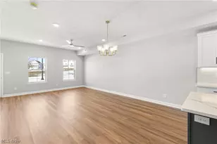 461 Harbor Ln, Lorain, OH 44052 - Photo 9