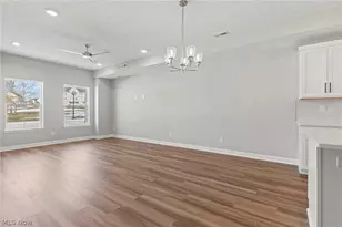 457 Harbor Ln, Lorain, OH 44052 - Photo 9