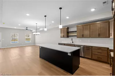 453 Harbor Lane, Lorain, OH 44052 - Photo 11