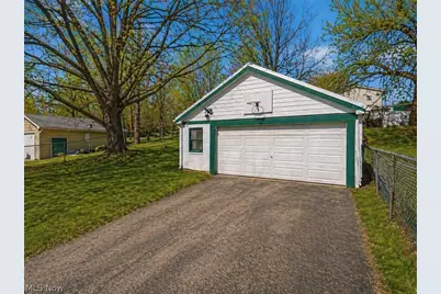 16241 Glenburn Avenue, Maple Heights, OH 44128 - Photo 9
