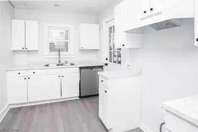 2462 Edwin Avenue, Akron, OH 44314 - Photo 9