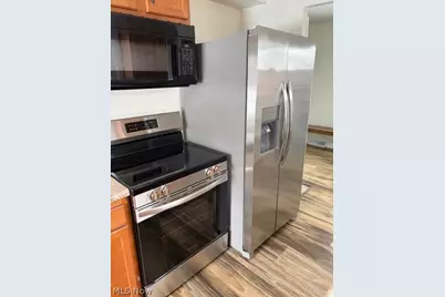 275 Lynne Drive, Sheffield Lake, OH 44054 - Photo 7