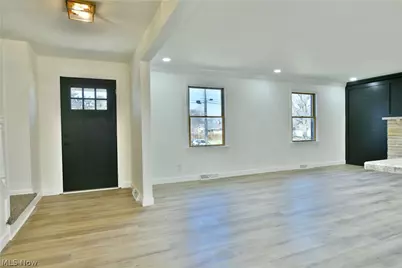 8351 Chesterton Drive, Youngstown, OH 44514 - Photo 9