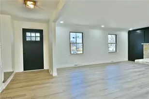 8351 Chesterton Dr, Youngstown, OH 44514 - Photo 9