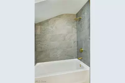 8351 Chesterton Drive, Youngstown, OH 44514 - Photo 25