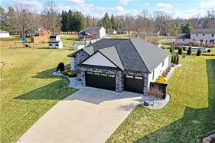 4885 Tree Line Trail, New Middletown, OH 44442 - Photo 3