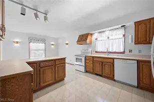 361 Hilltop Blvd, Canfield, OH 44406 - Photo 3