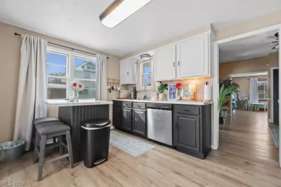 2420 Beechwood Avenue NE, Alliance, OH 44601 - Photo 9