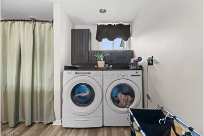 2420 Beechwood Avenue NE, Alliance, OH 44601 - Photo 19