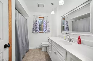 1215 Pleasant Valley Dr NE, Warren, OH 44483 - Photo 7