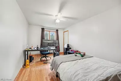 1215 Pleasant Valley Drive NE, Warren, OH 44483 - Photo 9