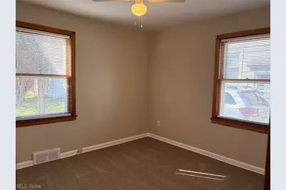 5116 Erwin Street, Maple Heights, OH 44137 - Photo 9