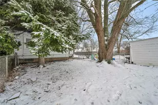 515 E 250th St, Euclid, OH 44132 - Photo 7