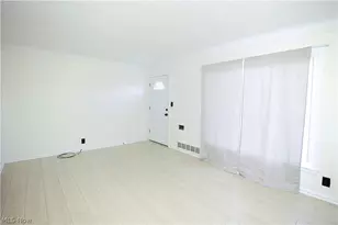 13410 Hathaway Rd, Garfield Heights, OH 44125 - Photo 5
