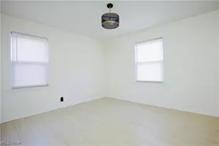 13410 Hathaway Rd, Garfield Heights, OH 44125 - Photo 15