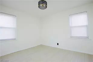 13410 Hathaway Rd, Garfield Heights, OH 44125 - Photo 17