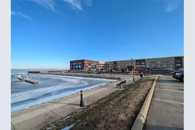 401 W Shoreline Drive #206, Sandusky, OH 44870 - Photo 3