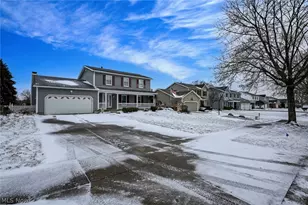 2138 Forest Oak Dr, Akron, OH 44312 - Photo 3