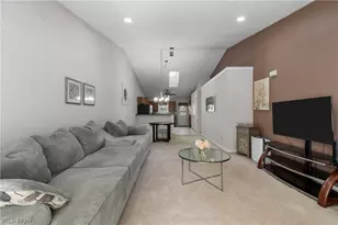 527 S Frank Blvd, Akron, OH 44313 - Photo 9