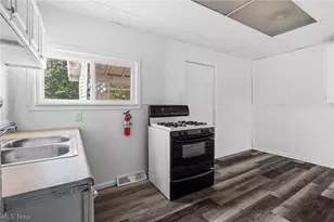 2387 29th St SW, Akron, OH 44314 - Photo 9