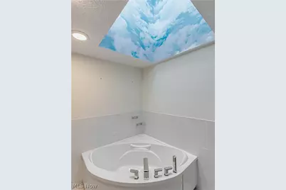 2675 Warrensville Center Road #2, Huber Heights, OH 44122 - Photo 21