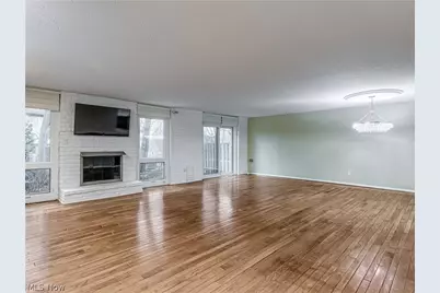 2675 Warrensville Center Road #2, Huber Heights, OH 44122 - Photo 9