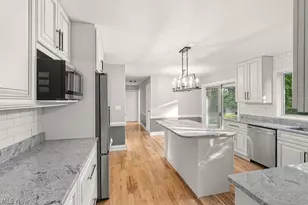 2097 Albertson Pkwy, Cuyahoga Falls, OH 44223 - Photo 25