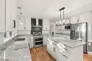 2097 Albertson Pkwy, Cuyahoga Falls, OH 44223 - Photo 27