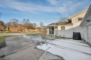 24207 Lebern Dr, North Olmsted, OH 44070 - Photo 5