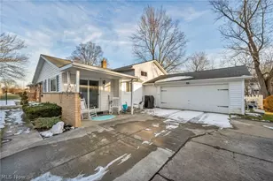 24207 Lebern Dr, North Olmsted, OH 44070 - Photo 3