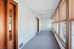 209 Pleasant St, Bellevue, OH 44811 - Photo 17