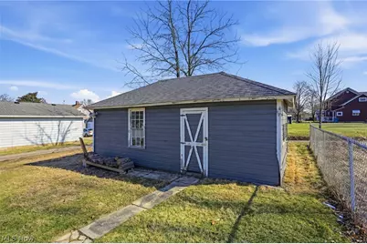 209 Pleasant Street, Bellevue, OH 44811 - Photo 47