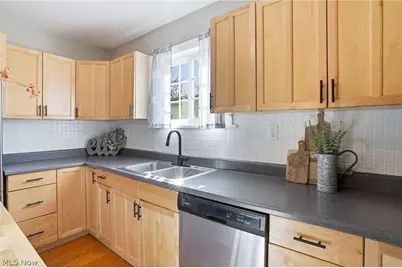 209 Pleasant Street, Bellevue, OH 44811 - Photo 25