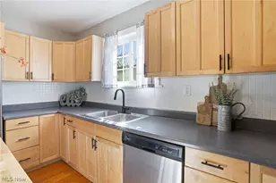 209 Pleasant St, Bellevue, OH 44811 - Photo 25